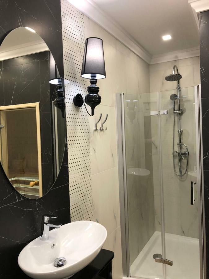Family & Business Sauna Apartments Paderewskiego Sienkiewicza No2 Centrum Downtown - 2 Bedroom With Private Sauna, Bath With Hydromassage, Parking Kielce Exterior foto